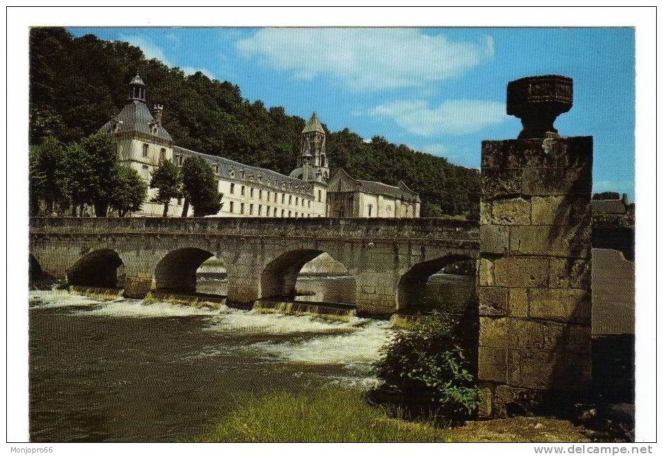 CPM De Brantome   La Dronne Au Pont Coudé Et L Abbaye - Brantome