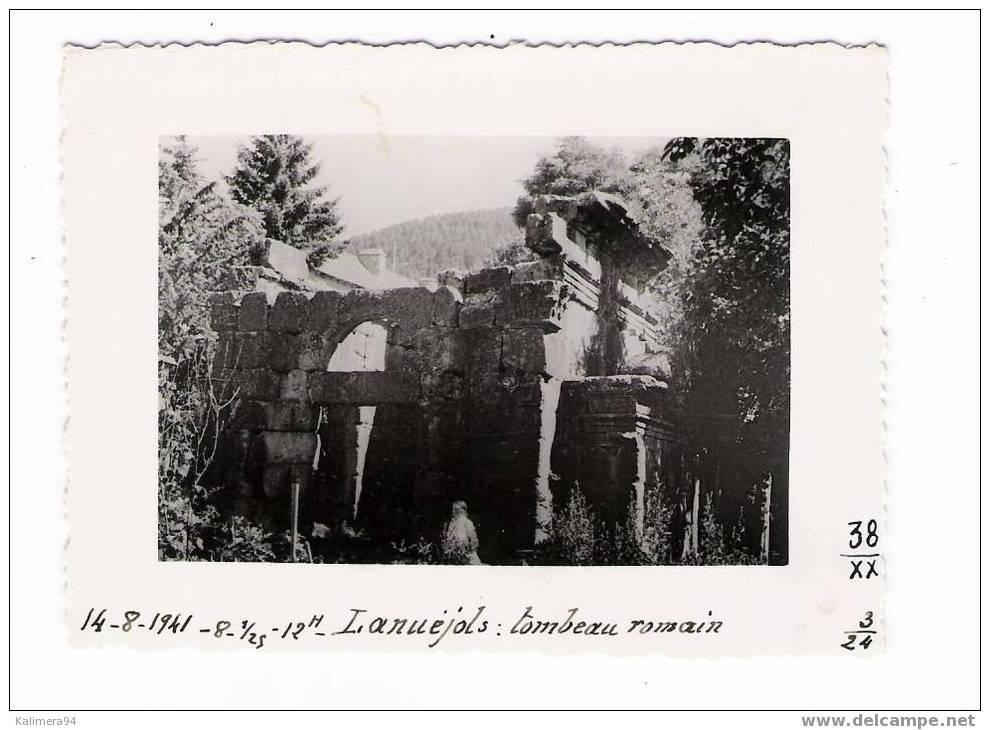 LANUEJOLS  ( LOZÈRE )  /  TOMBEAU  ROMAIN  /  PHOTOGRAPHIE   ORIGINALE  ( Cliché  N° 38  Du  14-8-1941  ) - Autres & Non Classés