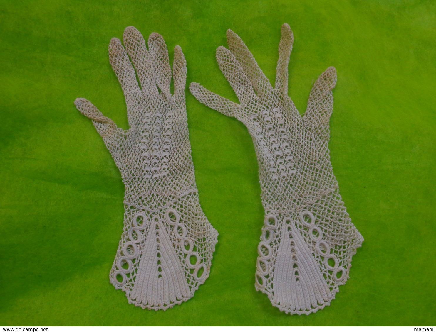 2 Paire De Gants -ancien-au Crochet -noir-et Blanc    -                      - - Other & Unclassified