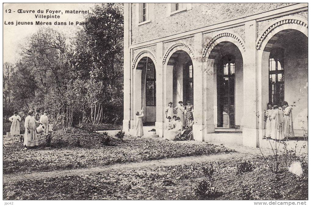 Villepinte Oeuvre Foyer Maternelle Jeunes Mere Dans Le Parc - Villepinte