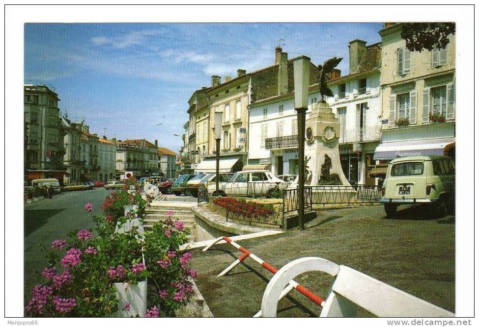 CPM De Riberac   Place De La Liberté Et Place Nationale - Riberac