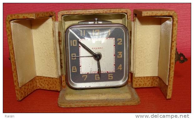 Ancien  Réveil  De  Voyage  Bayard Dans Son étui  Fonctionnement Parfait  TBE - Alarm Clocks