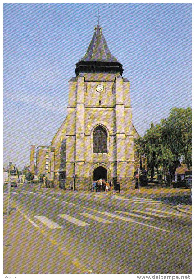 Carte Postale 59.  Marcq-en-Baroeul  Sortie De L'église Trés Beau Plan - Marcq En Baroeul