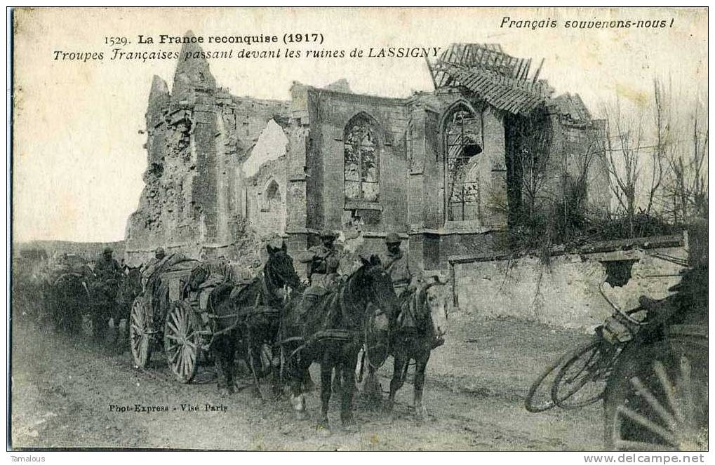 60 - LASSIGNY - LA FRANCE RECONQUISE - TROUPES FRANCAISES Passant Devant Les RUINES - ATTELAGE - SOLDAT - MILITAIRE  - - Lassigny