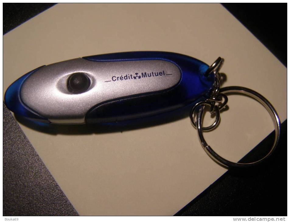 PORTE CLEFS "LUMINEUX CREDIT MUTUEL" - Porte-clefs