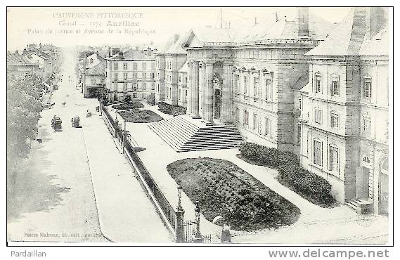 15.  AURILLAC. PALAIS DE JUSTICE ET AVENUE DE LA REPUBLIQUE. GROS PLAN. ANIMATION. - Monuments