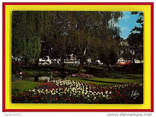 F-33-Bordeaux-46D La Place Gambetta Et Ses Jardins Fleuris, Voitures, Autobus - Bordeaux