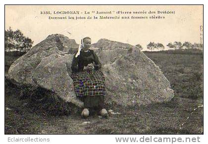 LOCRONAN..  Pierre Sacrée Des Druides Donnant Les Joies De La Maternité Aux Femmes Stériles - Locronan