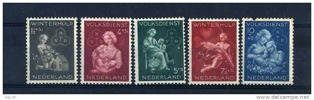 - PAYS-BAS 1930/48 . TIMBRES SECOURS POPULAIRE 1944 . NON OBLITERES - Neufs