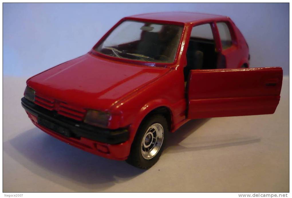 PEUGEOT 205~~SOLIDO~~ 1/43éme Métal   Voir Descriptif - Solido