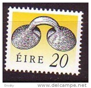 Q0954 - IRLANDE IRELAND Yv N°745 ** - Unused Stamps