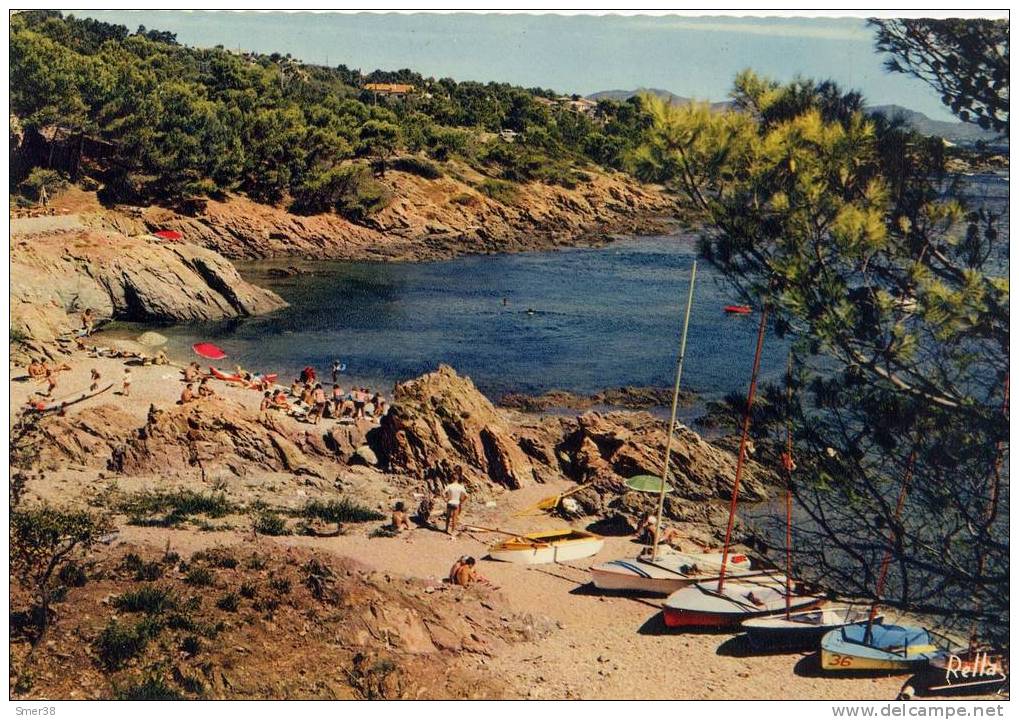 83 - Les Calanques Des Issambres - Une Plage - Les Issambres