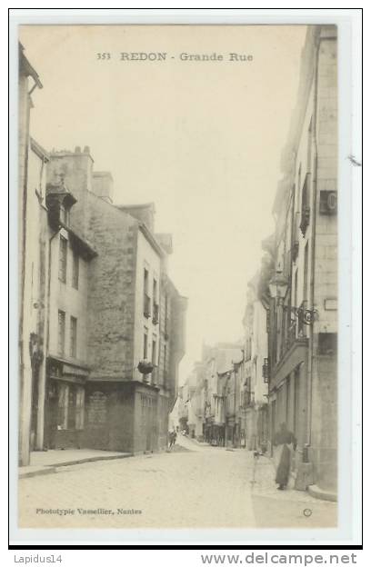 H 808 / CPA REDON (22) GRANDE RUE - Redon