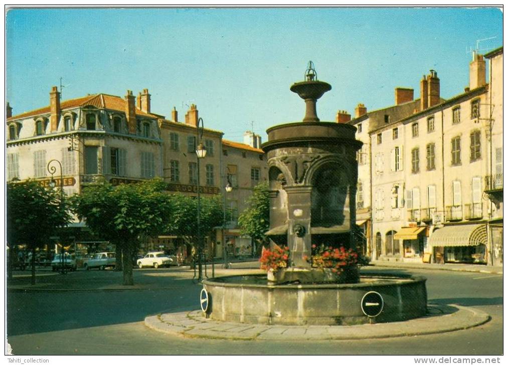 ISSOIRE - Au Centre De La Place De La République - Issoire