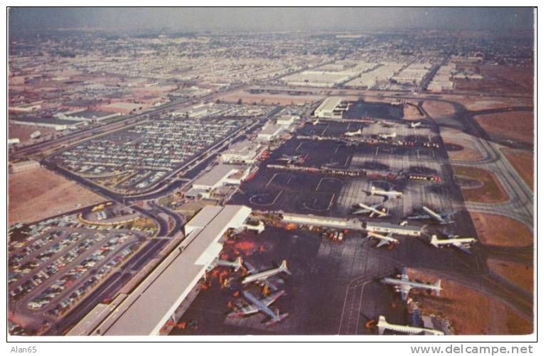 Los Angeles International Airport, Planes On Runway, Terminal Buildings On 1960s Vintage Postcard - Aerodrome