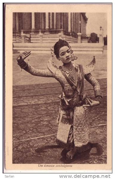 CAMBODGE ,  , Une Danseuse Cambodgienne - Cambodge