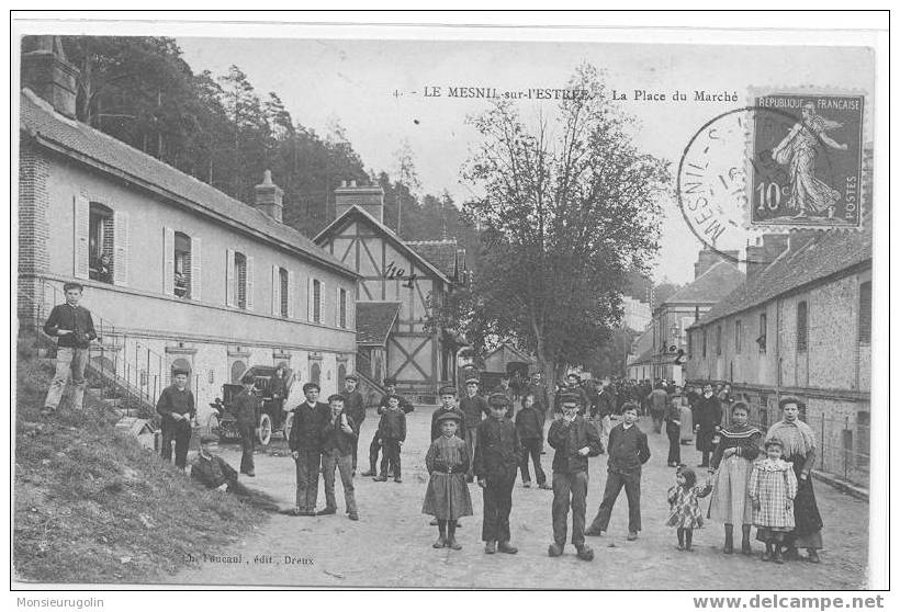 27 ))) FL)  LE MESNIL SUR L ESTREE, La Place Du Marché, N° 4 Ch Foucault édit, TRES ANIMEE - Pont-de-l'Arche