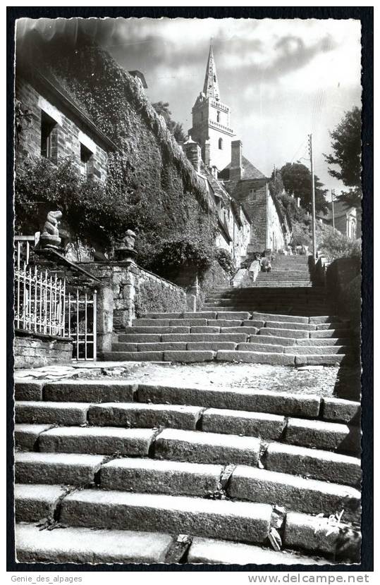 22 LANNION, Escalier De Brélévénez, CPSM 9x14, Ed Artaud, 10, Dos Vierge, - Lannion