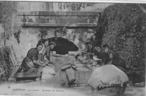 13 /// AUBAGNE / Le Lavoir, Quartier Du Général, ANIMEE ++ (Laveuses, Lavandières) - Aubagne