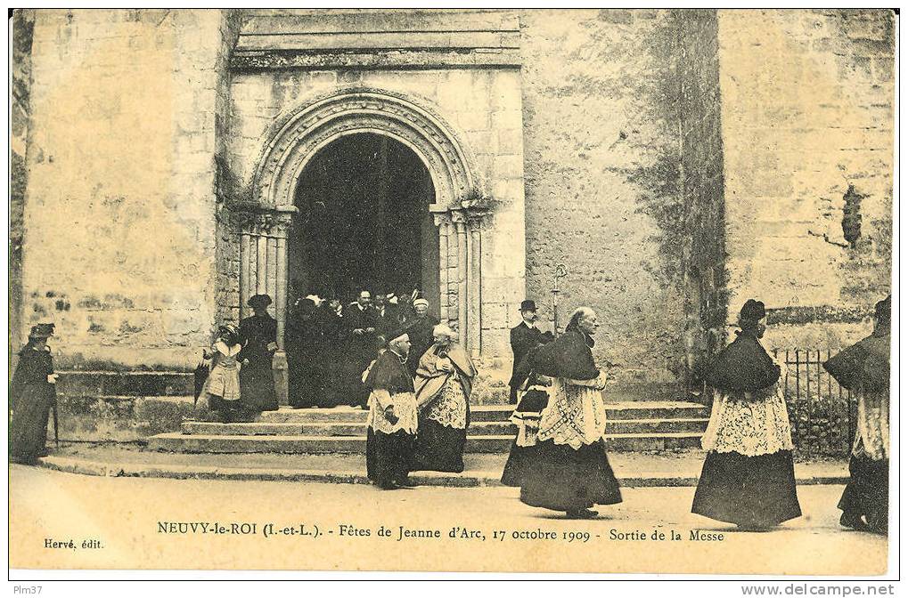 NEUVY LE ROI - Fètes De Jeanne D´Arc 1909 - Sortie De La Messe - Neuvy-le-Roi