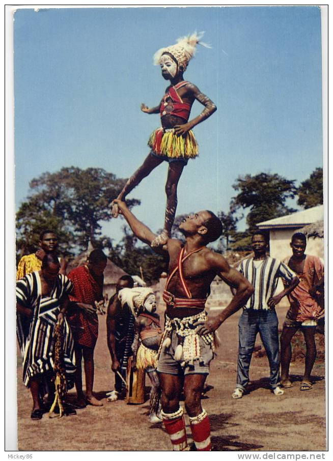 L´Afrique En Couleurs--Danseurs Acrobatiques (belle Animation) ,cm N° 5004  IRIS  Photo HOA-QUI - Danses