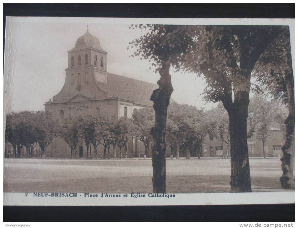 NEUF-BRISACH - Place D´Armes Et Eglise Catholique - Non Voyagée - Très Bon état - Neuf Brisach