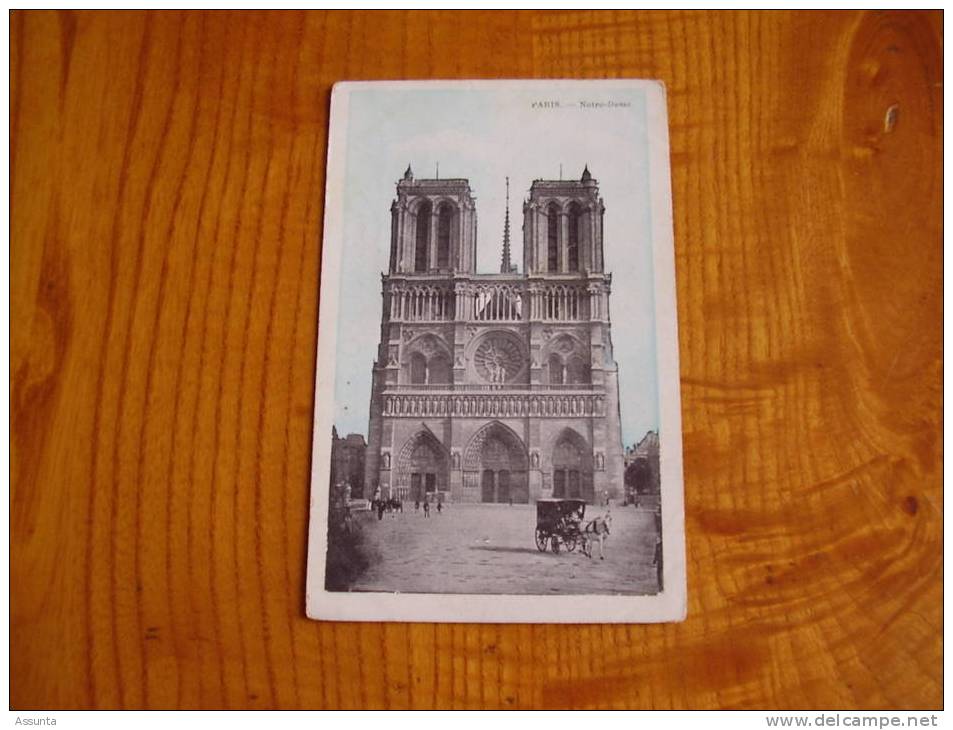 Fiacre (?) Devant Notre Dame  à Paris - 2 Scans - Taxis & Cabs