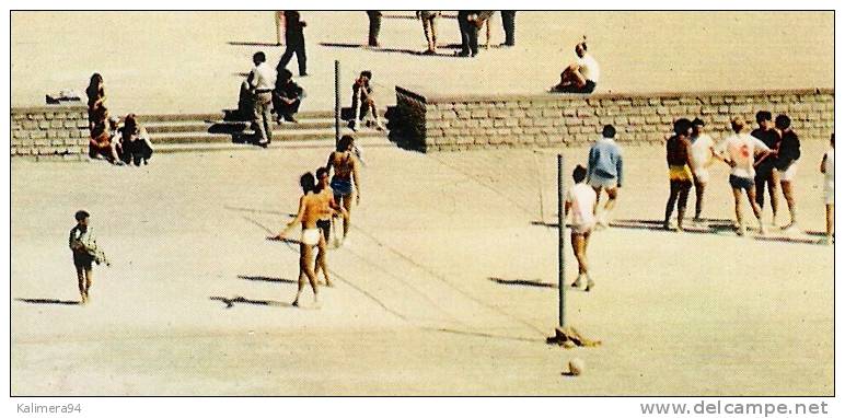 CALVADOS  /  LANGRUNE-sur-MER  /  PLACE  DU  6  JUIN  1944  ET  LES  JEUX   ( 2 Parties De BEACH-VOLLEY = VOLLEYBALL ) - Volleybal