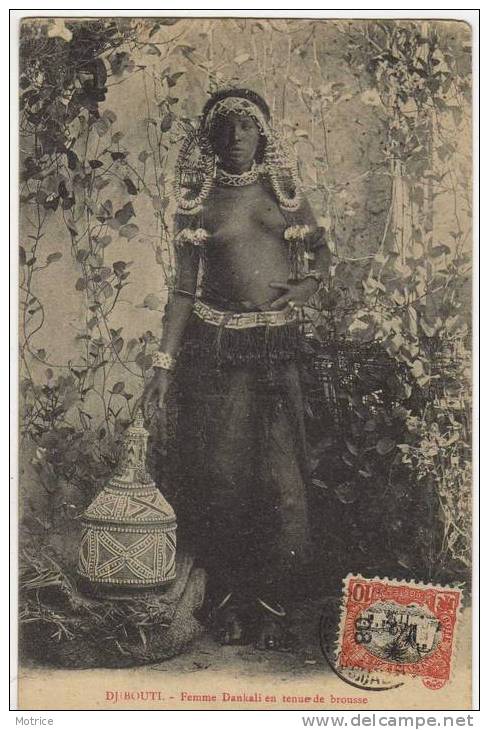 DJIBOUTI    -Femme Dankali En Tenue De Brousse (nu). - Djibouti