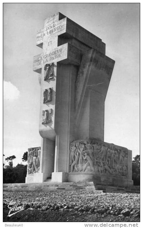 16  MÉMORIAL DE CHASSENEUIL Souvenir De L'inauguration Du 21 Octobre 1951 Par Mr Le Président De La République - Inaugurazioni
