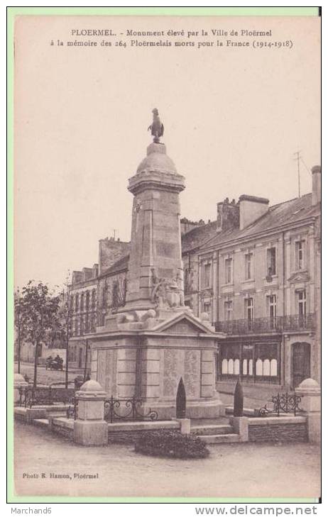MORBIHAN.PLOERMEL.MONUMENT ELEVE PAR LA VILLE A LA MEMOIRE DES 264 PLOERMELAIS MORTS POUR LA FRANCE(1914/1918) - Ploërmel