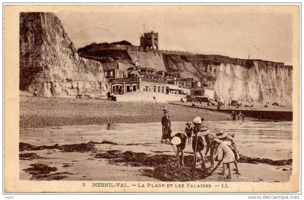 MESNIL-VAL. - LA PLAGE ET LES FALAISES - Mesnil-Val