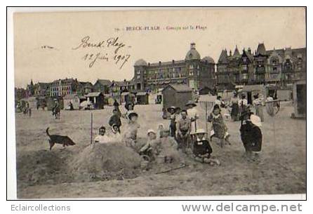 BERCK.... Groupe Sur La Plage..filet De Pêche A La Crevettes  Et  Jeux De Sable - Berck