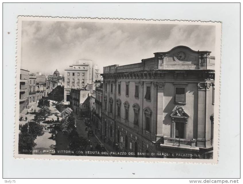 Brindisi-piazza Vittoria Con Veduta Palazzo Banco Di Napoli E Palazzo Ina - Brindisi