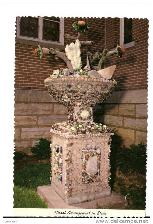 Floral Arrangement In Stone, Dickeyville Grotto, Dickeyville, Wisconsin - Autres & Non Classés
