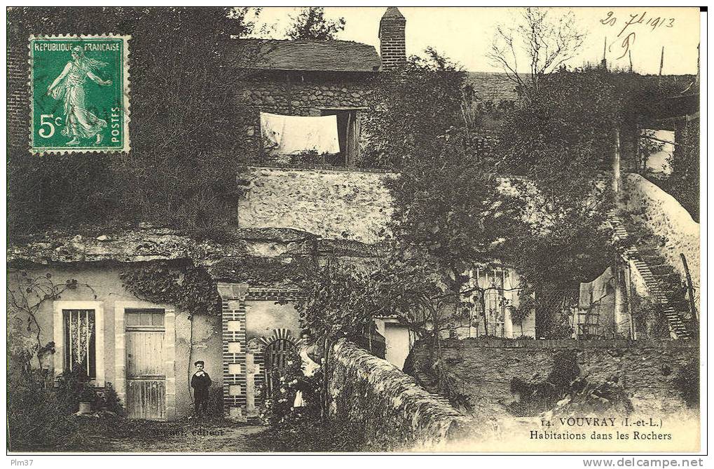 VOUVRAY - Habitations Dans Les Rochers - Troglodytes - Non Circulé,timbre Rajouté - Vouvray