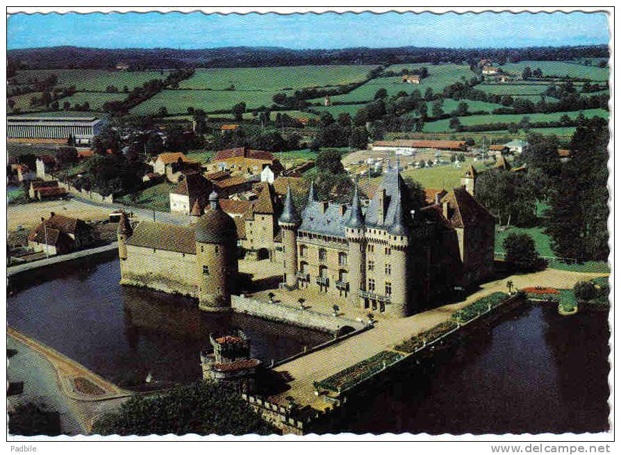 Carte Postale 71.  La Clayette  Le Chateau Vue D'avion  Trés Beau Plan - Other & Unclassified