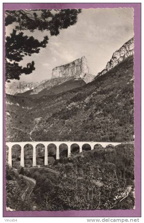 CLELLES - Les Environs. Le Mont Aiguille. Viaduc Du PLM. Circulé 1953. Photo Véritable. Ed. André. Scans Recto/verso - Clelles