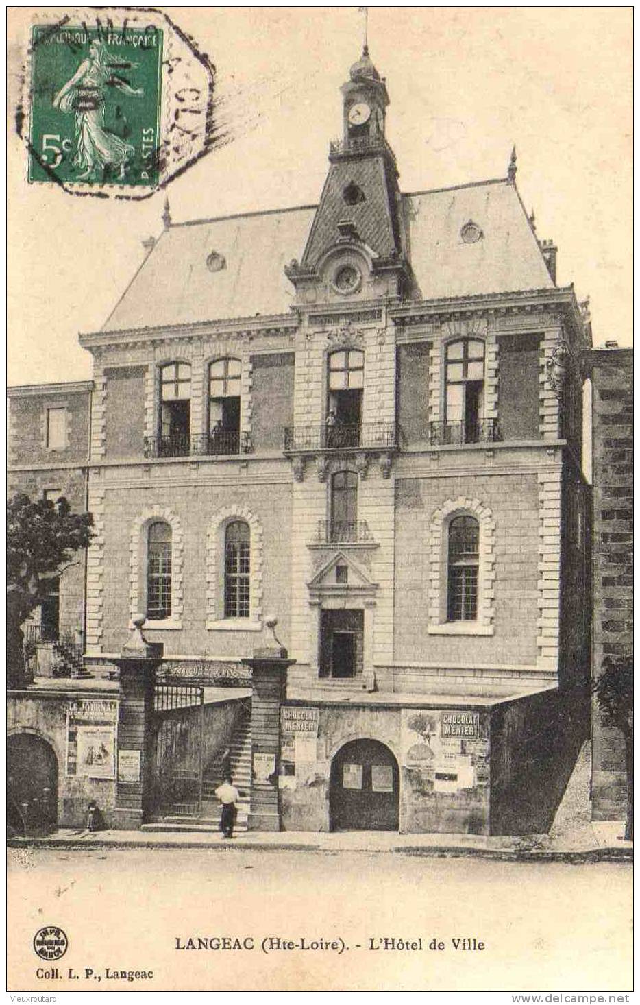 CPA.  ANIMEE. LANGEAC. L'HOTEL DE VILLE. PLAQUE PUB. LE JOURNAL. CHOCOLAT MEUNIER. DATEE 1910. - Langeac