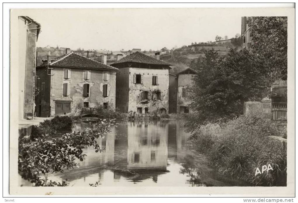 FIGEAC -    L'Etang Des Trois Moulins De L'Ancien Monastère . - Figeac