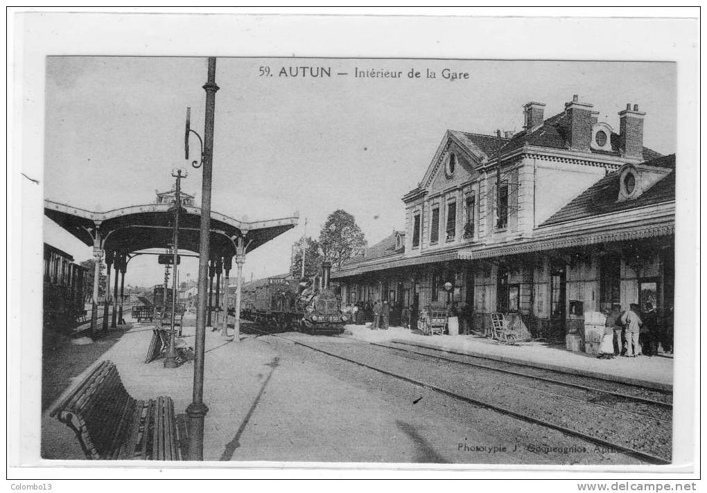 71 AUTUN INTERIEUR DE LA GARE TRAIN ENTRANT - Autun