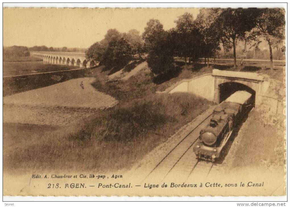 AGEN. - Pont-Canal. - Ligne De Bordeaux à Cette, Sous Le Canal. Locomotive 1er Plan. - Agen