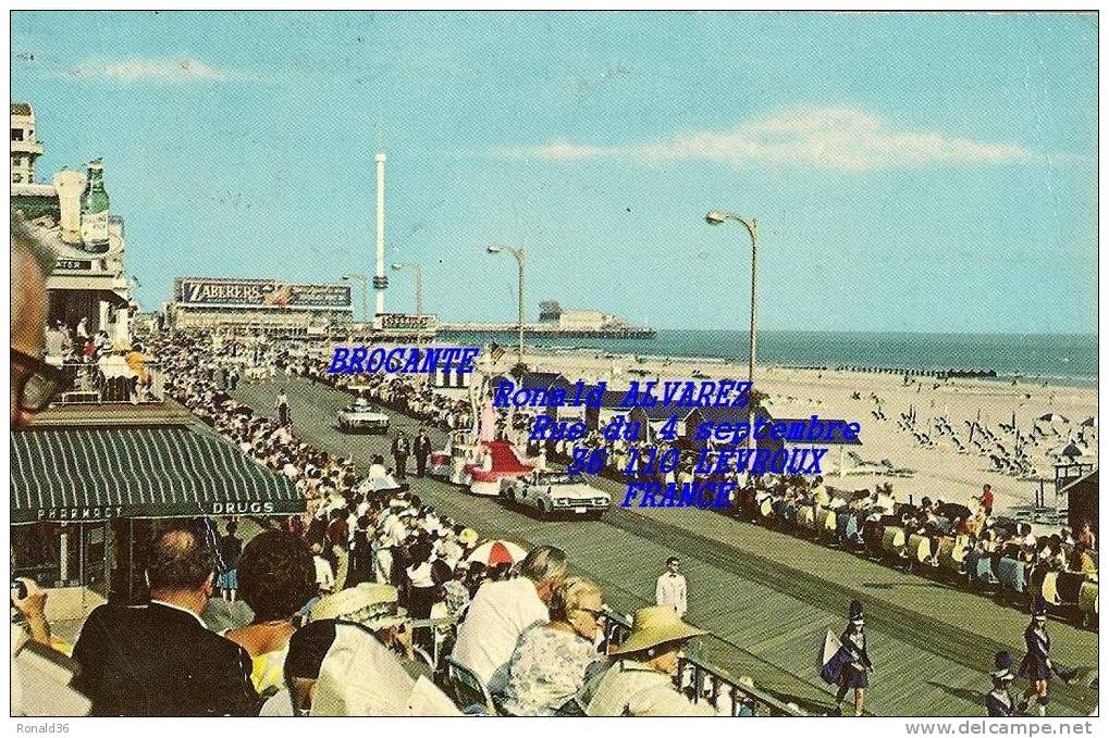 CP USA. ATLANTIC CITY . VIEWING MISS AMERICA ( Char De Reine, Belle Voiture Automobile Américaine ) - Atlantic City