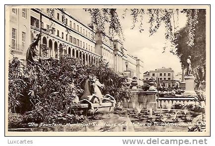 THE FOUNTAIN . MUNICIPAL BUILDINGS AND STATUE OF DR. WILSON. CHELTENHAM. - Cheltenham