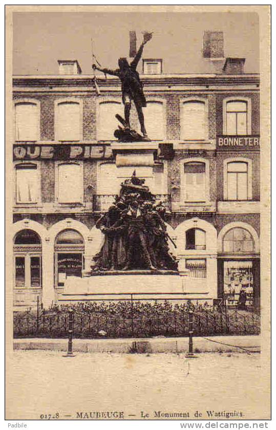 Carte Postale 59.  Maubeuge  Statue De Wattignies Trés Beau Plan - Maubeuge