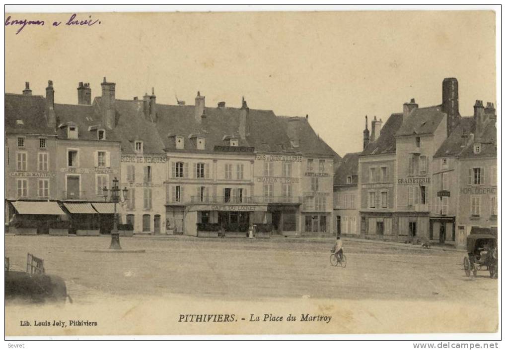 PITHIVIERS. - La Place Du Martroy. - Pithiviers