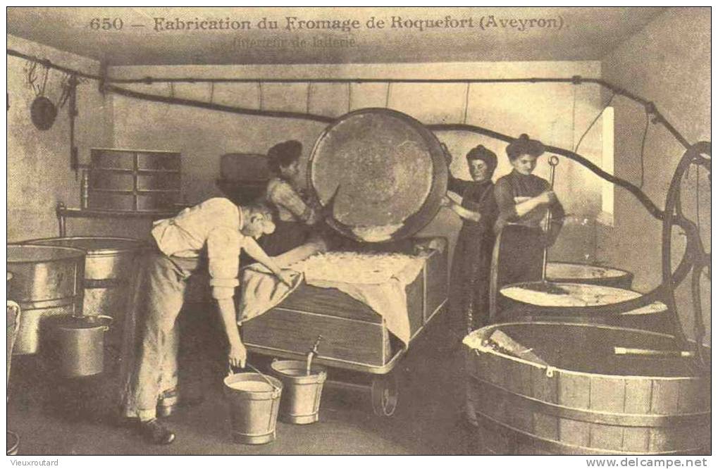 CPA. REPRO. FABRICATION FROMAGE DE ROQUEFORT. INTERIEUR LAITERIE. - Industrie