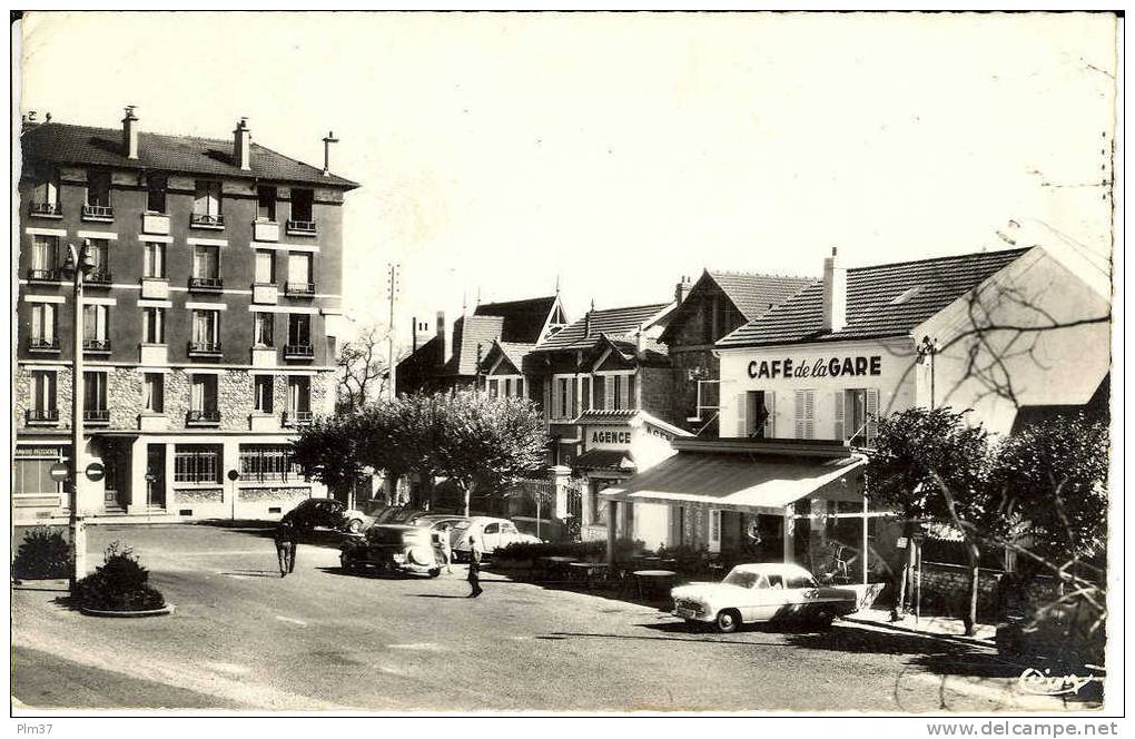 CONFLANS SAINTE HONORINE - La Place De La Gare - Circ. 1962 - Conflans Saint Honorine