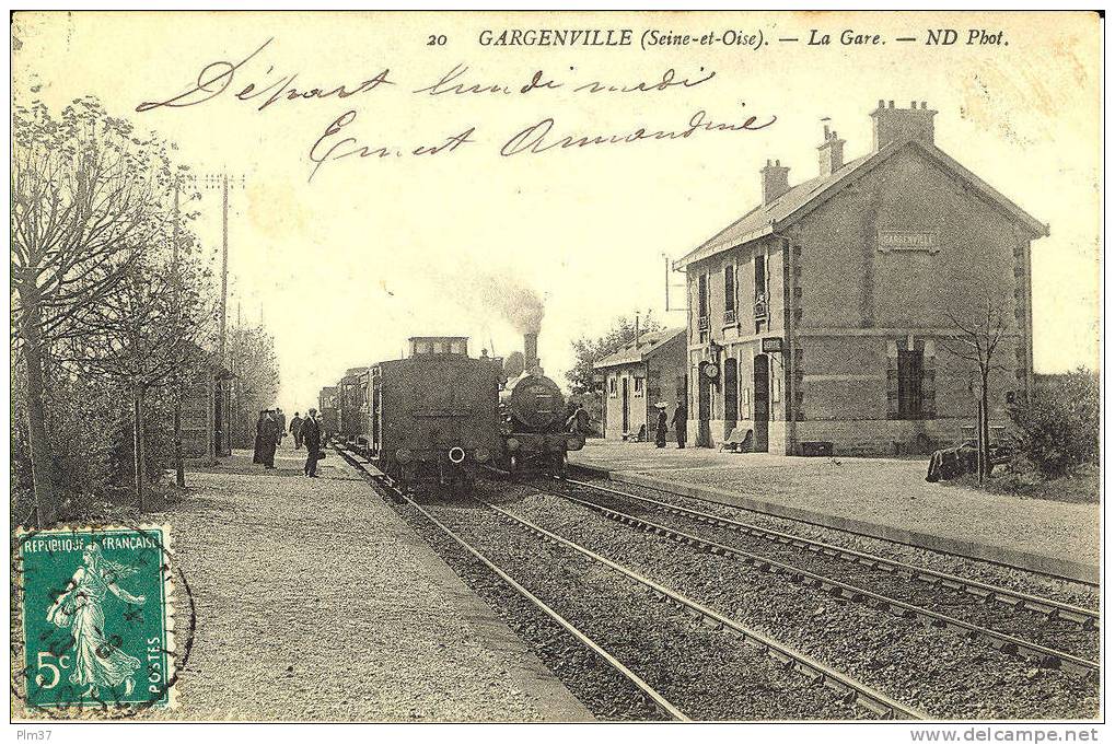 GARGENVILLE - La Gare - Intérieur Avec Trains - Voy. 1910 Léger Pli Coin Droit - Gargenville