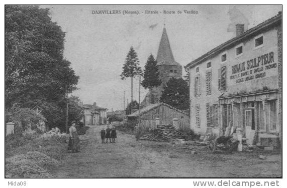 55. DAMVILLERS.   ROUTE DE VERDUN. Animation. RENAUX SCULPTEUR. - Damvillers